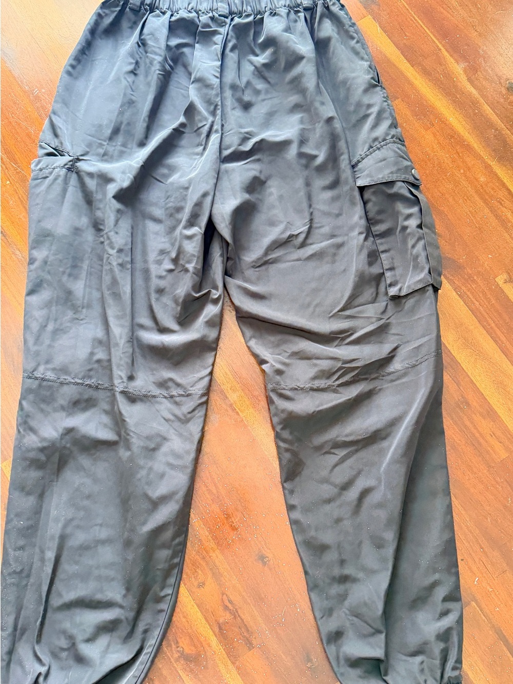 ALO Yoga Men's Black Cargo Pants with Utility Pockets